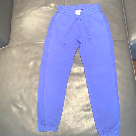 Aritzia TNA Cozy Fleece Boyfriend Sweatpants Violet Purple. Size 2XS - Picture 1 of 3